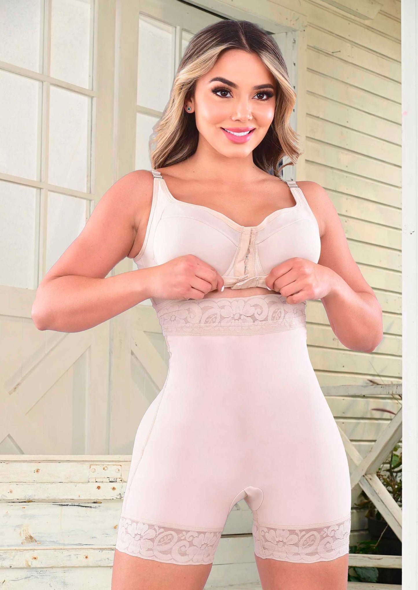 Panty tiro alto levanta cola beige F3051